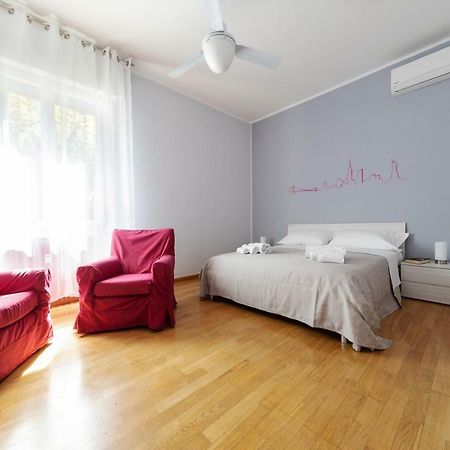 Sant'Orsola Colorful Huge Apartment Bologna Bagian luar foto