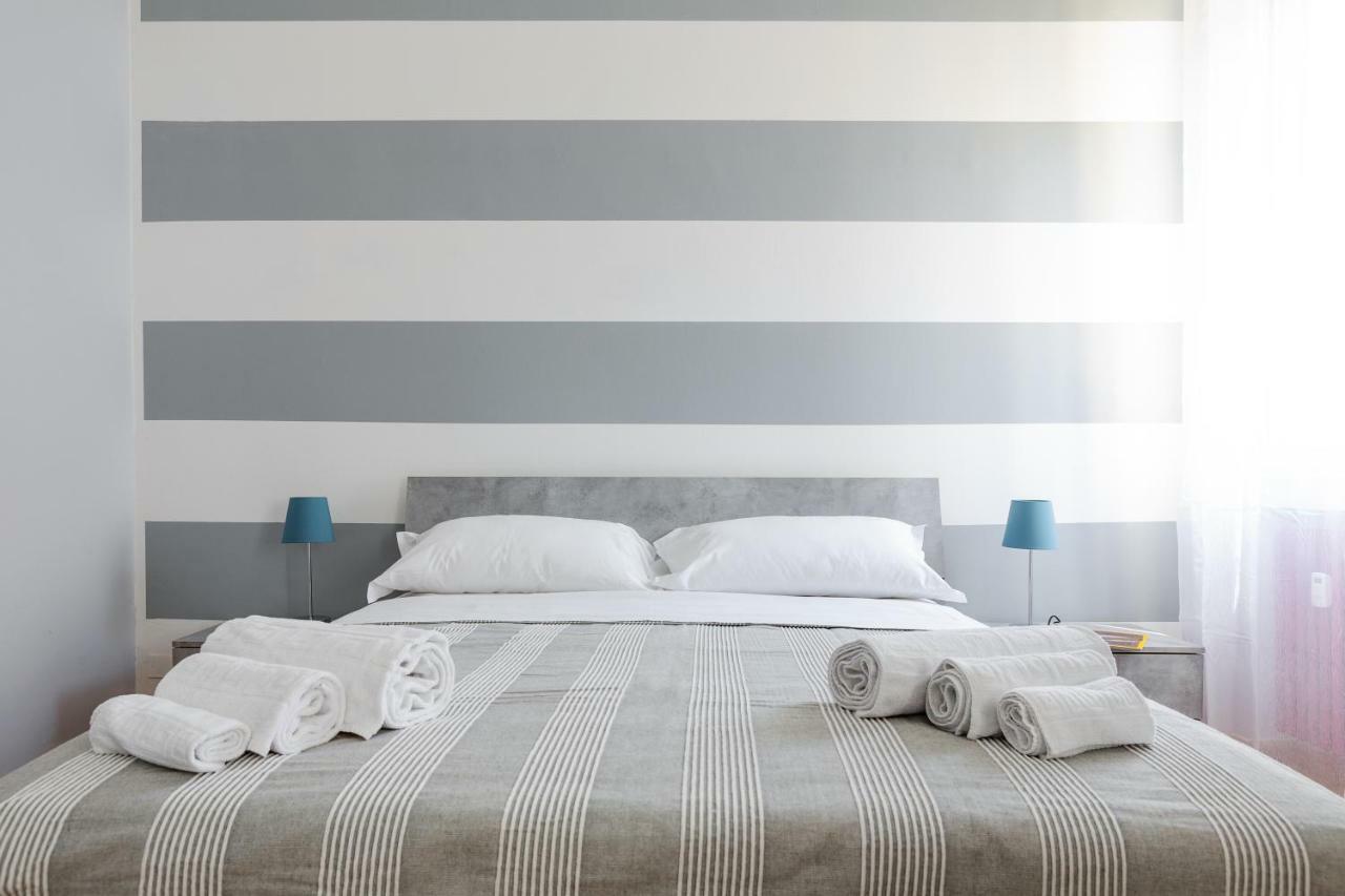 Sant'Orsola Colorful Huge Apartment Bologna Bagian luar foto