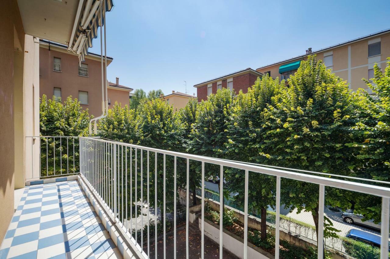 Sant'Orsola Colorful Huge Apartment Bologna Bagian luar foto