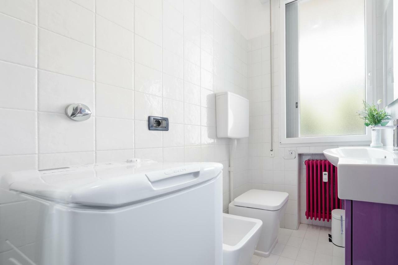 Sant'Orsola Colorful Huge Apartment Bologna Bagian luar foto