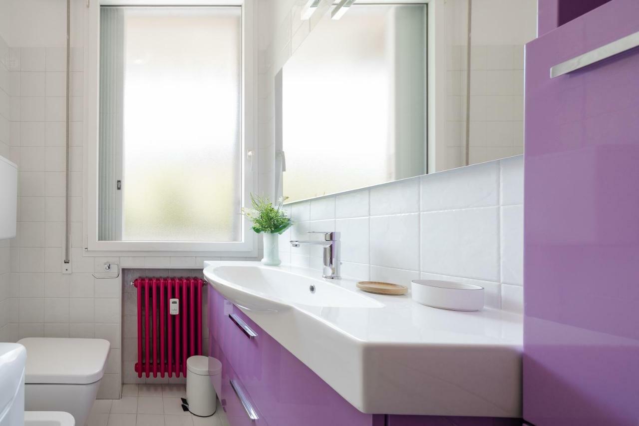 Sant'Orsola Colorful Huge Apartment Bologna Bagian luar foto
